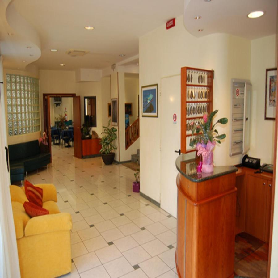 Hotel Danubio San Mauro Mare Bagian luar foto