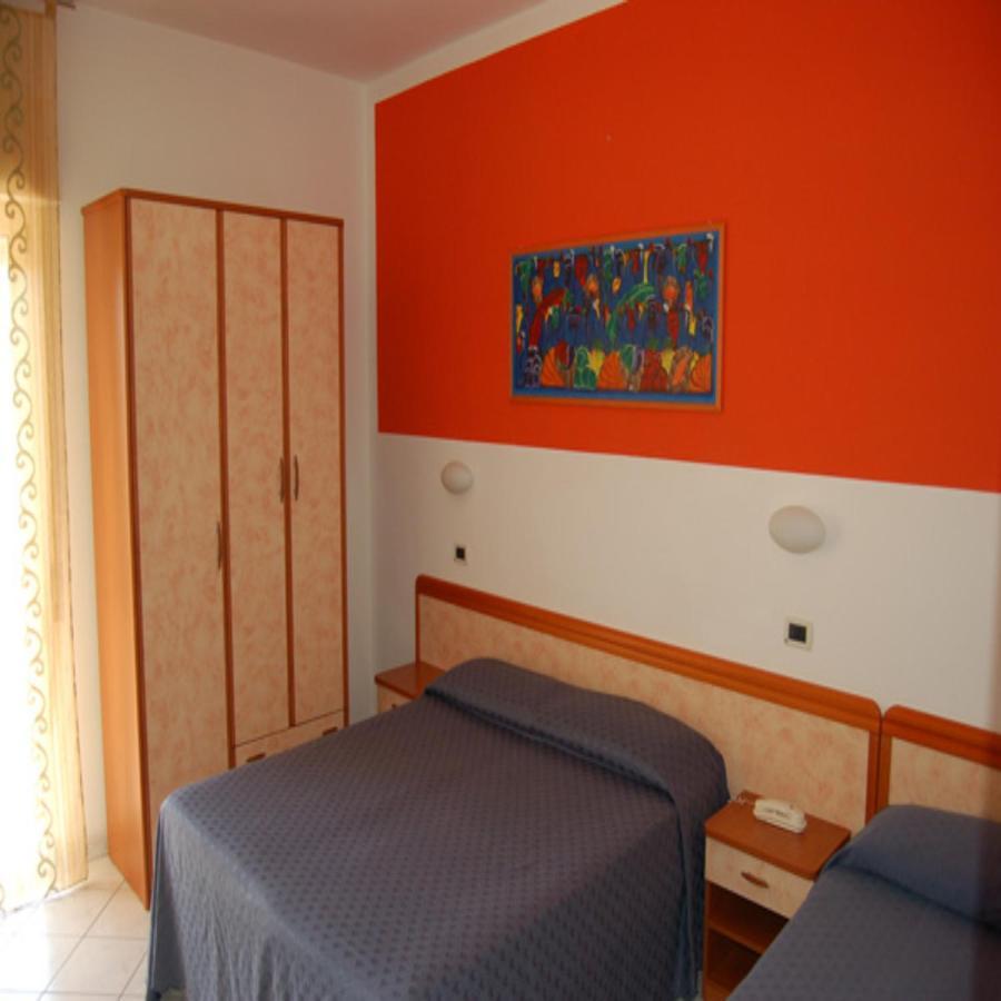 Hotel Danubio San Mauro Mare Bagian luar foto