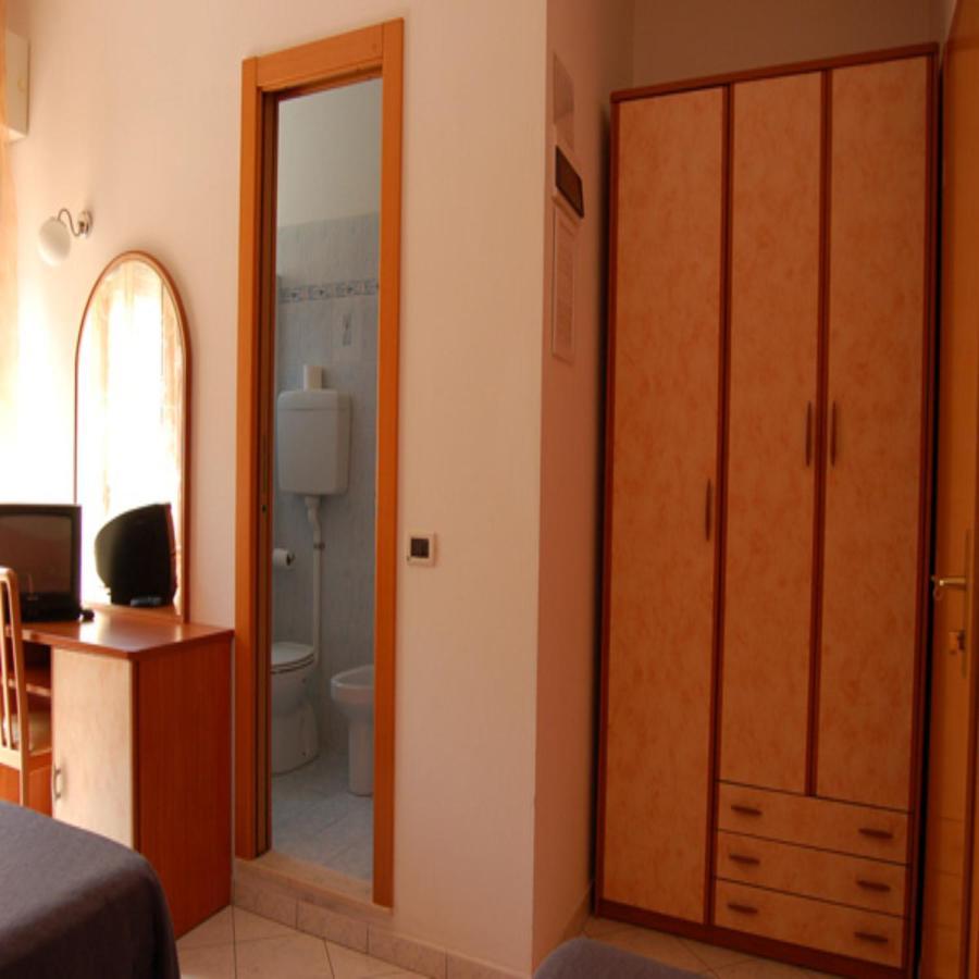 Hotel Danubio San Mauro Mare Bagian luar foto